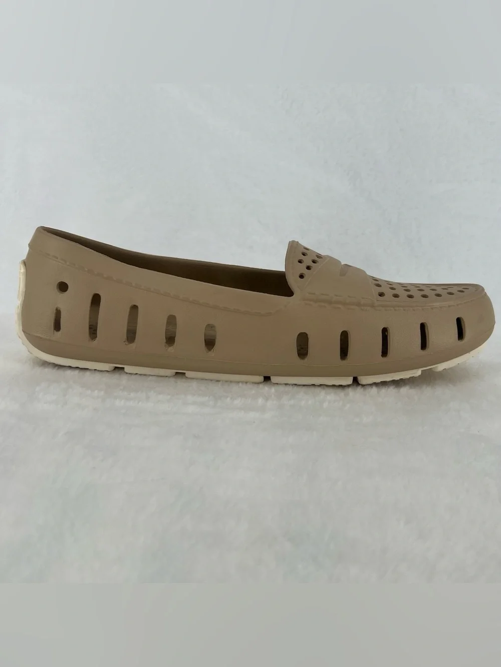 Floafers Posh Driver Warm Sand/Coconut womens size 10 Beach Resort Lake Golf